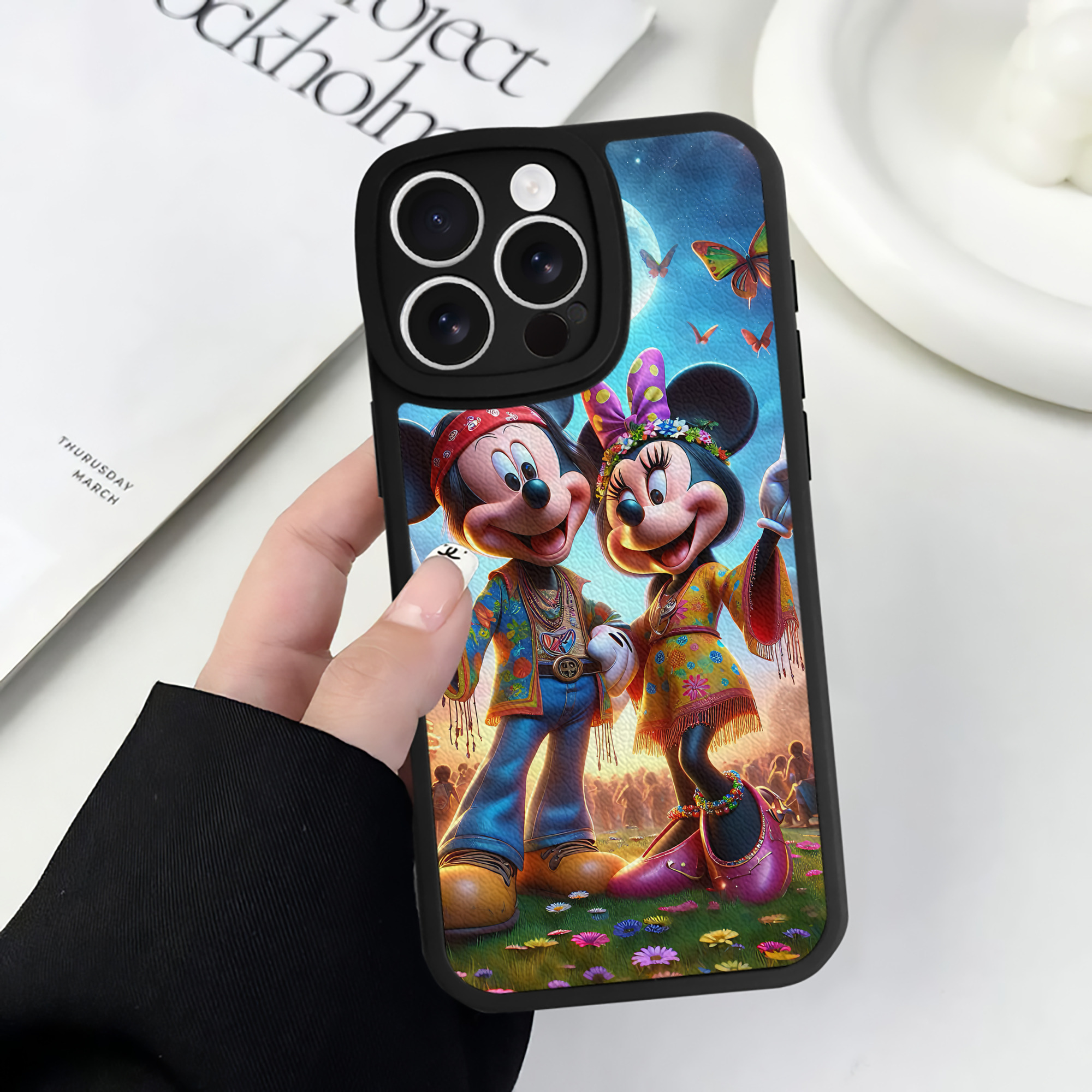 （画像用） ミッキーマウス Mickey Mouse 【iPhone 16シリーズ対応】シリコンスマホケース（レザー調） 材質：シリコン